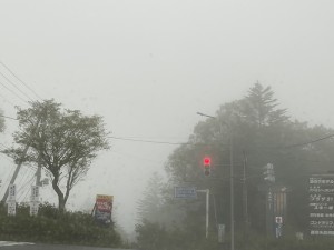 濃霧の白樺湖__雨の日の別荘地_1